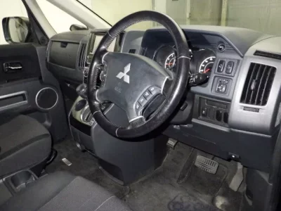 Mitsubishi DELICA D5