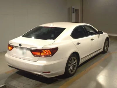 Lexus LS