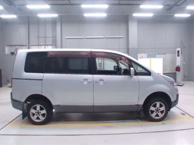Mitsubishi DELICA D5