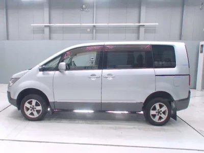 Mitsubishi DELICA D5