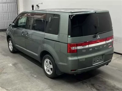 Mitsubishi DELICA D5