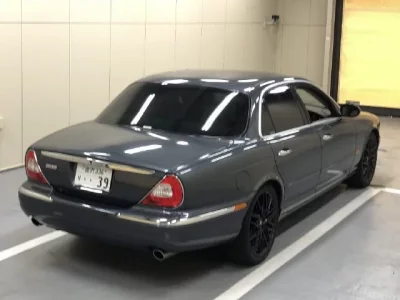 Jaguar XJ SERIES