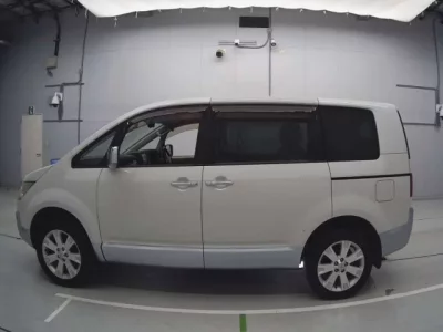 Mitsubishi DELICA D5