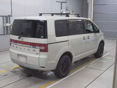 Mitsubishi DELICA D5