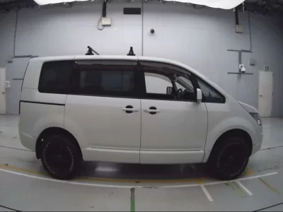 Mitsubishi DELICA D5