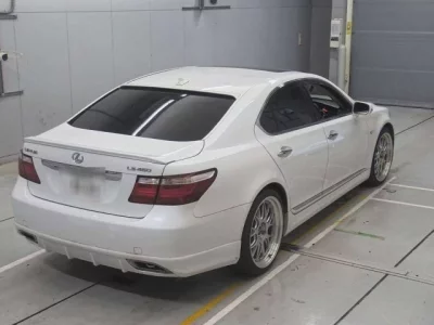 Lexus LS