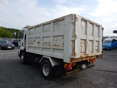 Isuzu TRUCK