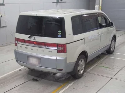 Mitsubishi DELICA D5
