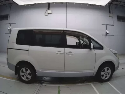 Mitsubishi DELICA D5
