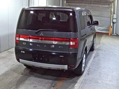 Mitsubishi DELICA D5