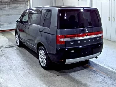Mitsubishi DELICA D5
