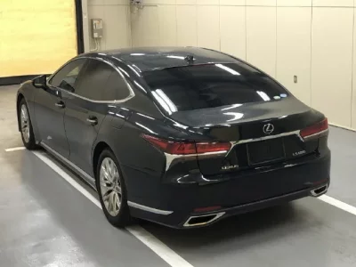 Lexus LS