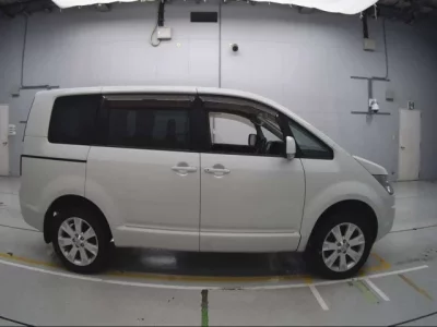 Mitsubishi DELICA D5