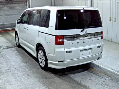 Mitsubishi DELICA D5