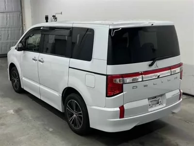 Mitsubishi DELICA D5