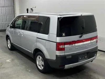 Mitsubishi DELICA D5