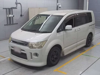 Mitsubishi DELICA D5