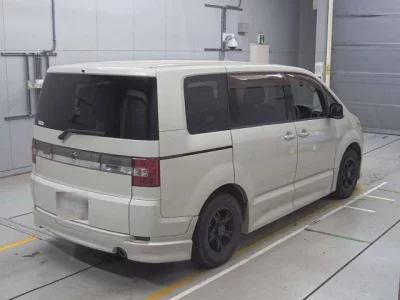 Mitsubishi DELICA D5