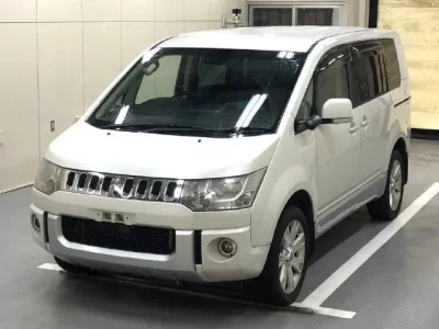 Mitsubishi DELICA D5