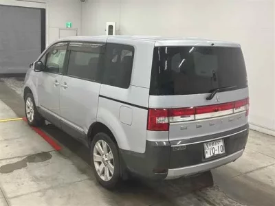 Mitsubishi DELICA D5
