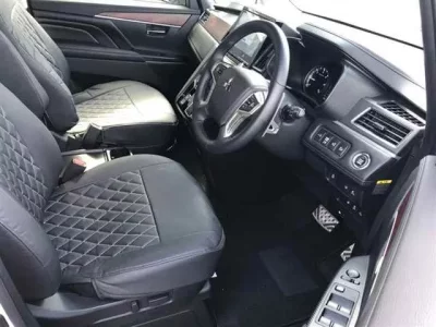 Mitsubishi DELICA D5