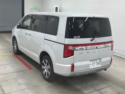 Mitsubishi DELICA D5