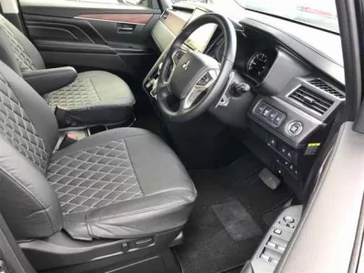 Mitsubishi DELICA D5