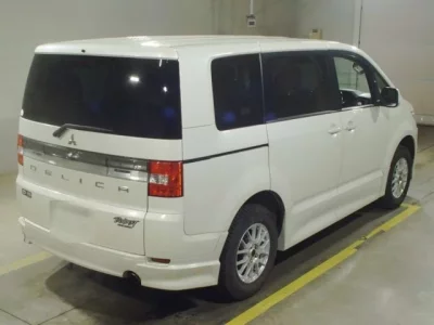Mitsubishi DELICA D5