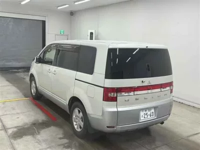 Mitsubishi DELICA D5