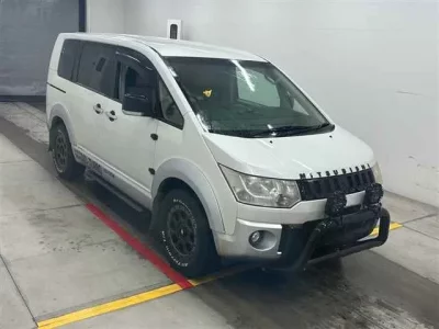 Mitsubishi DELICA D5