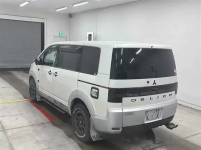 Mitsubishi DELICA D5