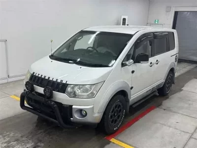 Mitsubishi DELICA D5
