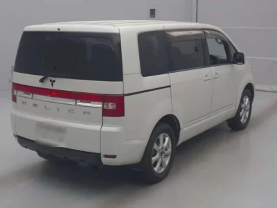Mitsubishi DELICA D5