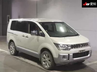 Mitsubishi DELICA D5