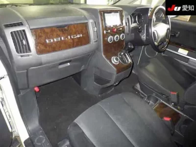 Mitsubishi DELICA D5