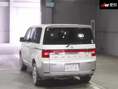 Mitsubishi DELICA D5