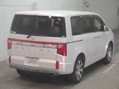 Mitsubishi DELICA D5