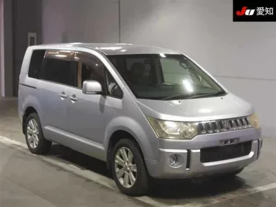 Mitsubishi DELICA D5