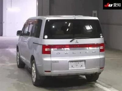 Mitsubishi DELICA D5