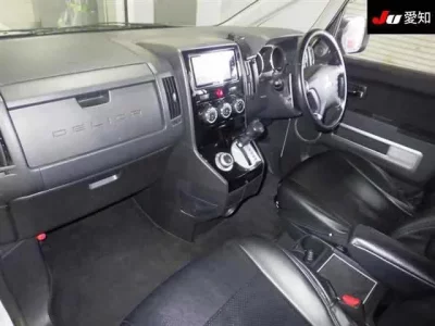 Mitsubishi DELICA D5
