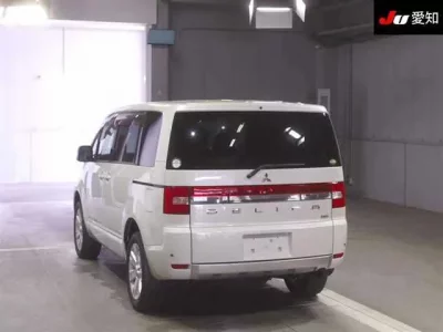 Mitsubishi DELICA D5