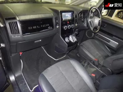 Mitsubishi DELICA D5