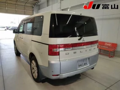 Mitsubishi DELICA D5