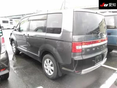 Mitsubishi DELICA D5