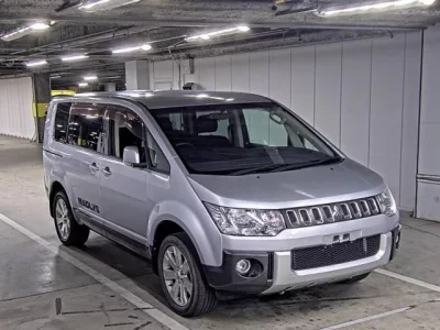 Mitsubishi DELICA D5