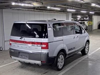 Mitsubishi DELICA D5