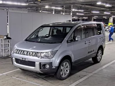 Mitsubishi DELICA D5