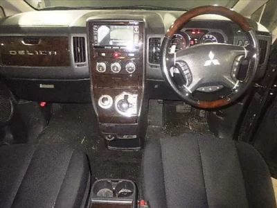 Mitsubishi DELICA D5