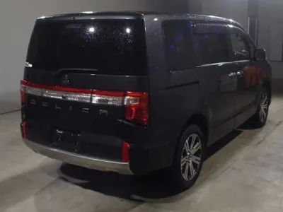 Mitsubishi DELICA D5