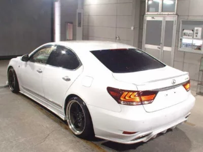 Lexus LS